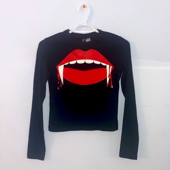 DIVIDED Long-sleeve Crop Top - Picture 1 of 3